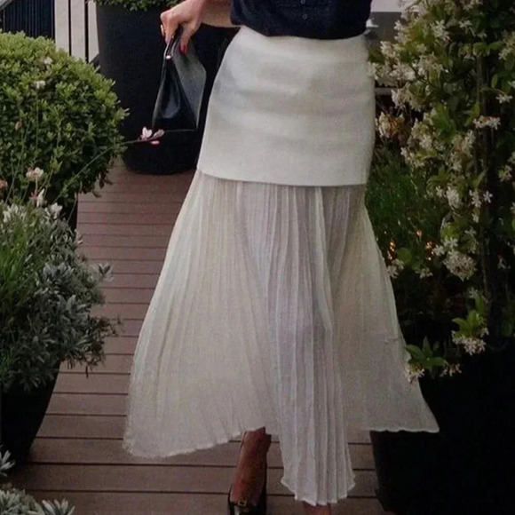 White Elegant Women's Contrast Color Pleated Skirt - Picture 2 of 3